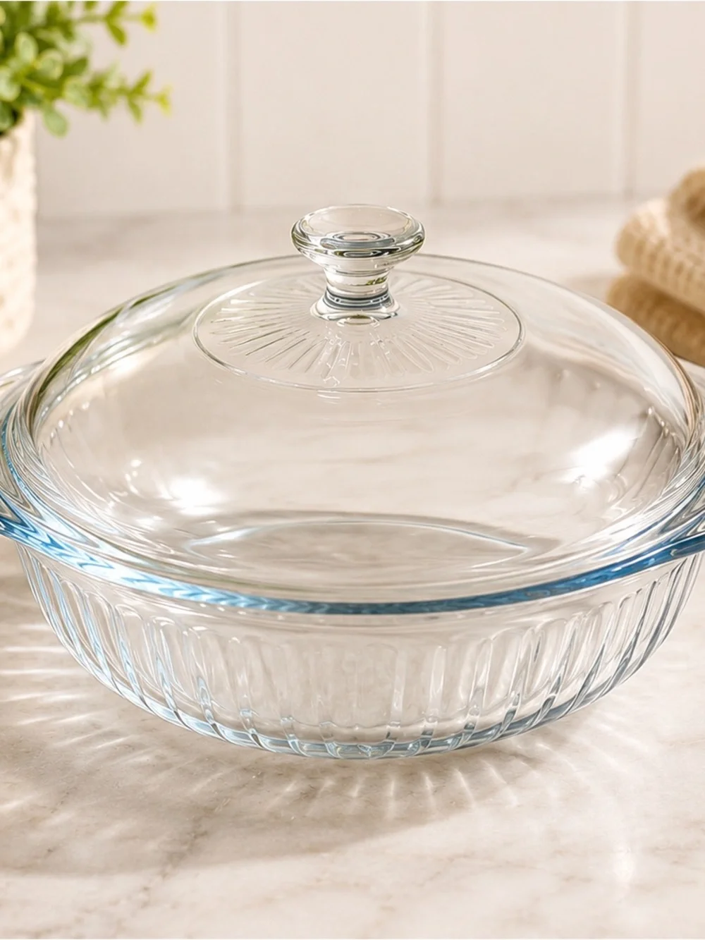 Pyrex Casserole Dish with Lid - Light Blue Rim 2-quart